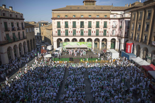 El concejal de Fiestas remarca que todos los escenarios y actividades programadas están registrando una enorme participación