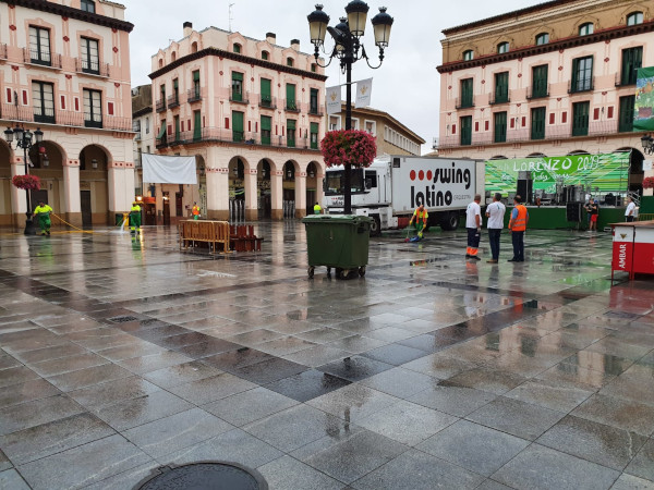 El Ayuntamiento refuerza el dispositivo de limpieza de la ciudad durante las Fiestas de San Lorenzo