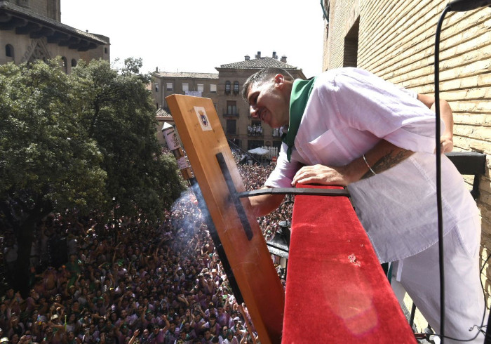 El pregón y el cohete dan inicio a las Fiestas de San Lorenzo 2025