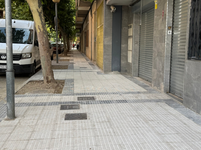 Finaliza la obra de reposición del acerado en la calle Gibraltar
