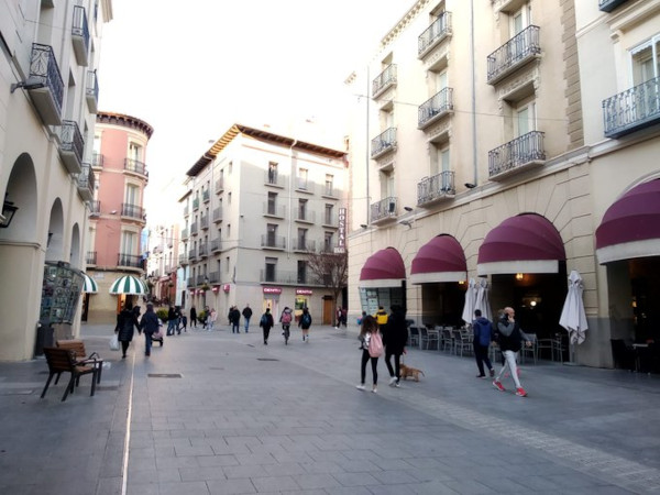 Huesca informa sobre los días de apertura autorizada en domingos y festivos para los comercios en 2026