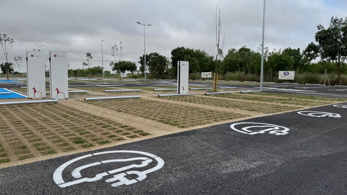 El Ayuntamiento de Huesca inaugura el nuevo aparcamiento disuasorio de la calle Pilar Lorengar