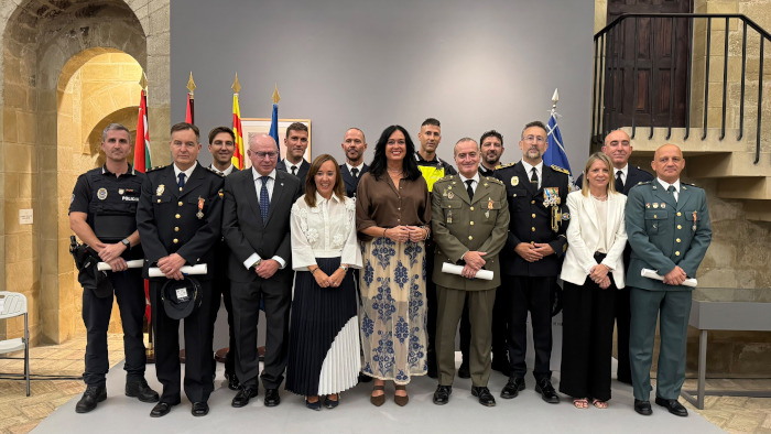 El Ayuntamiento de Huesca reconoce la trayectoria, profesionalidad y vocación de servicio de la Policía Local
