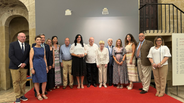 El Ayuntamiento de Huesca entrega la Parrilla de Oro a la ciudad de Tarbes