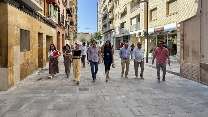 El Ayuntamiento de Huesca inaugura la calle Padre Huesca tras completar su reurbanización