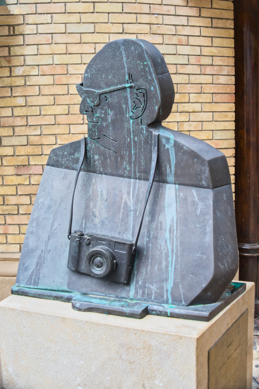 Busto de Carlos Saura