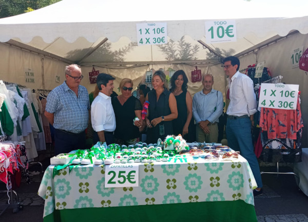 El Ayuntamiento de Huesca muestra su apoyo al comercio local durante el Green Friday