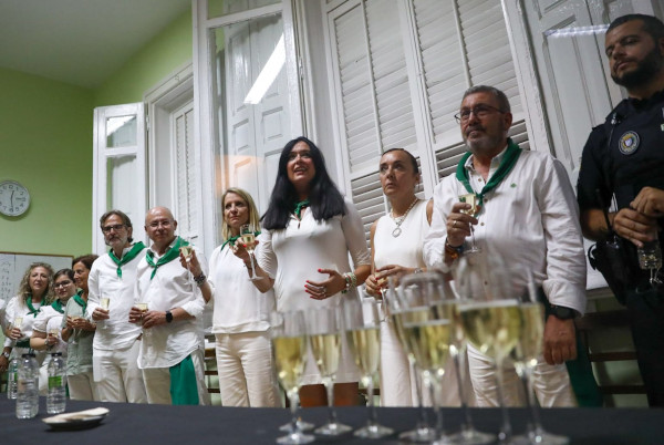 La Alcaldesa de Huesca, Lorena Orduna, recupera el brindis fin de fiestas con los trabajadores municipales